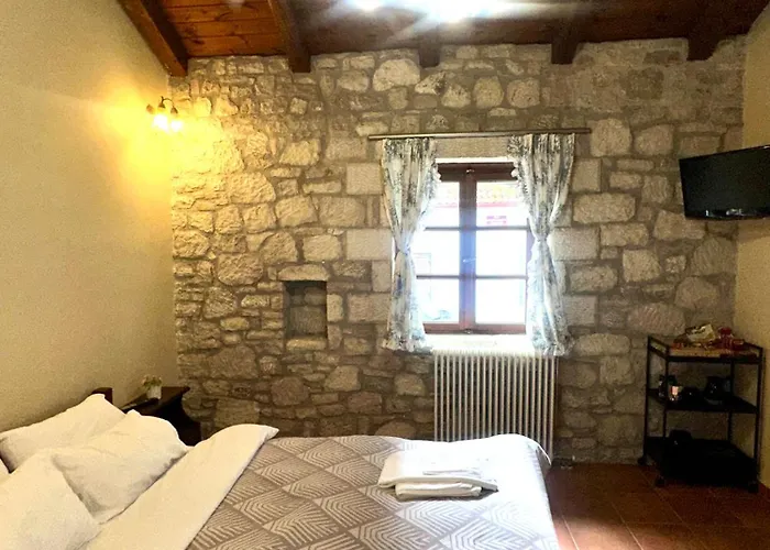 Saint George Ii & Iii Калаврита